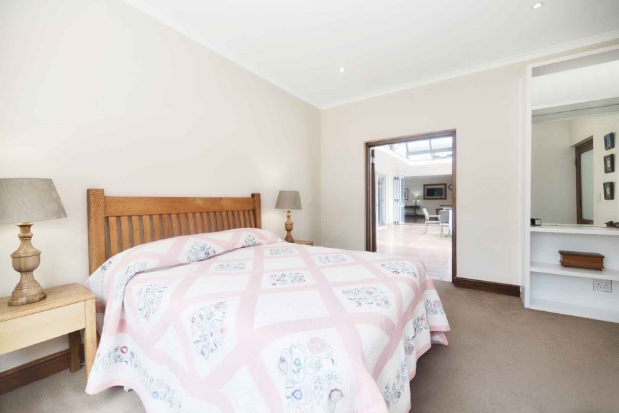 5 Bedroom Property for Sale in Fernkloof Estate Western Cape